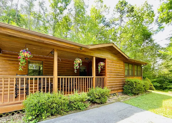 Smoky Mountain Enchanting Haven 3Br2Ba Cabin