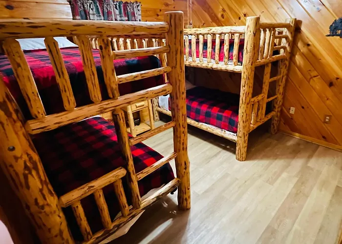 Smoky Mountain Enchanting Haven 3Br2Ba Cabin