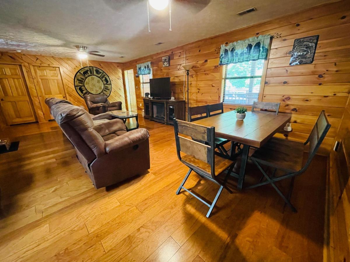 Smoky Mountain Enchanting Haven 3br2ba Holiday home Sevierville