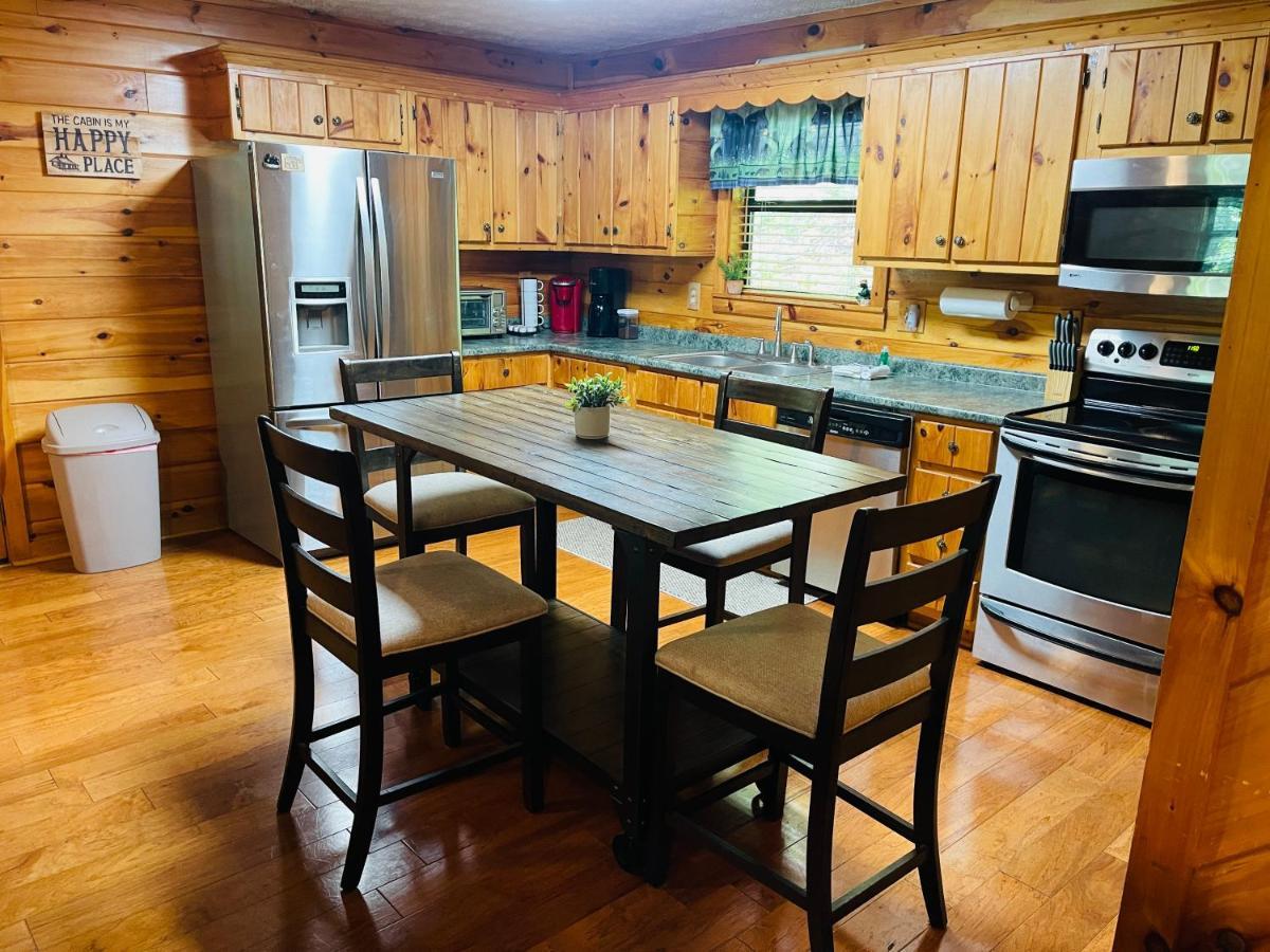 Smoky Mountain Enchanting Haven 3br2ba Holiday home Sevierville