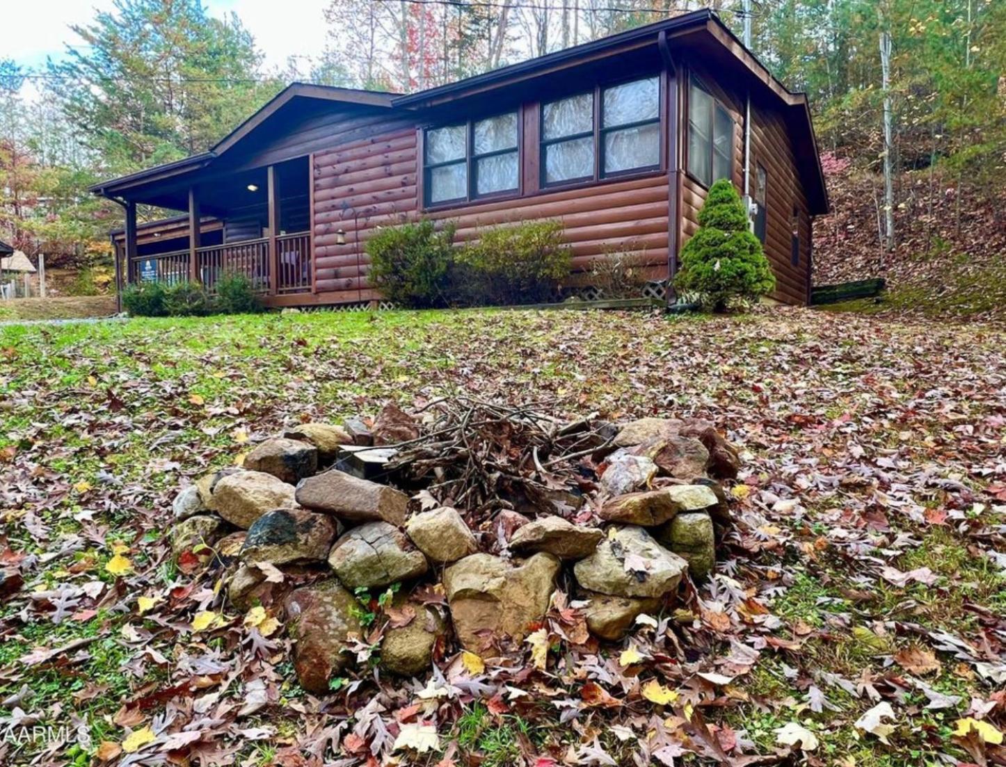 Smoky Mountain Enchanting Haven 3br2ba Holiday home