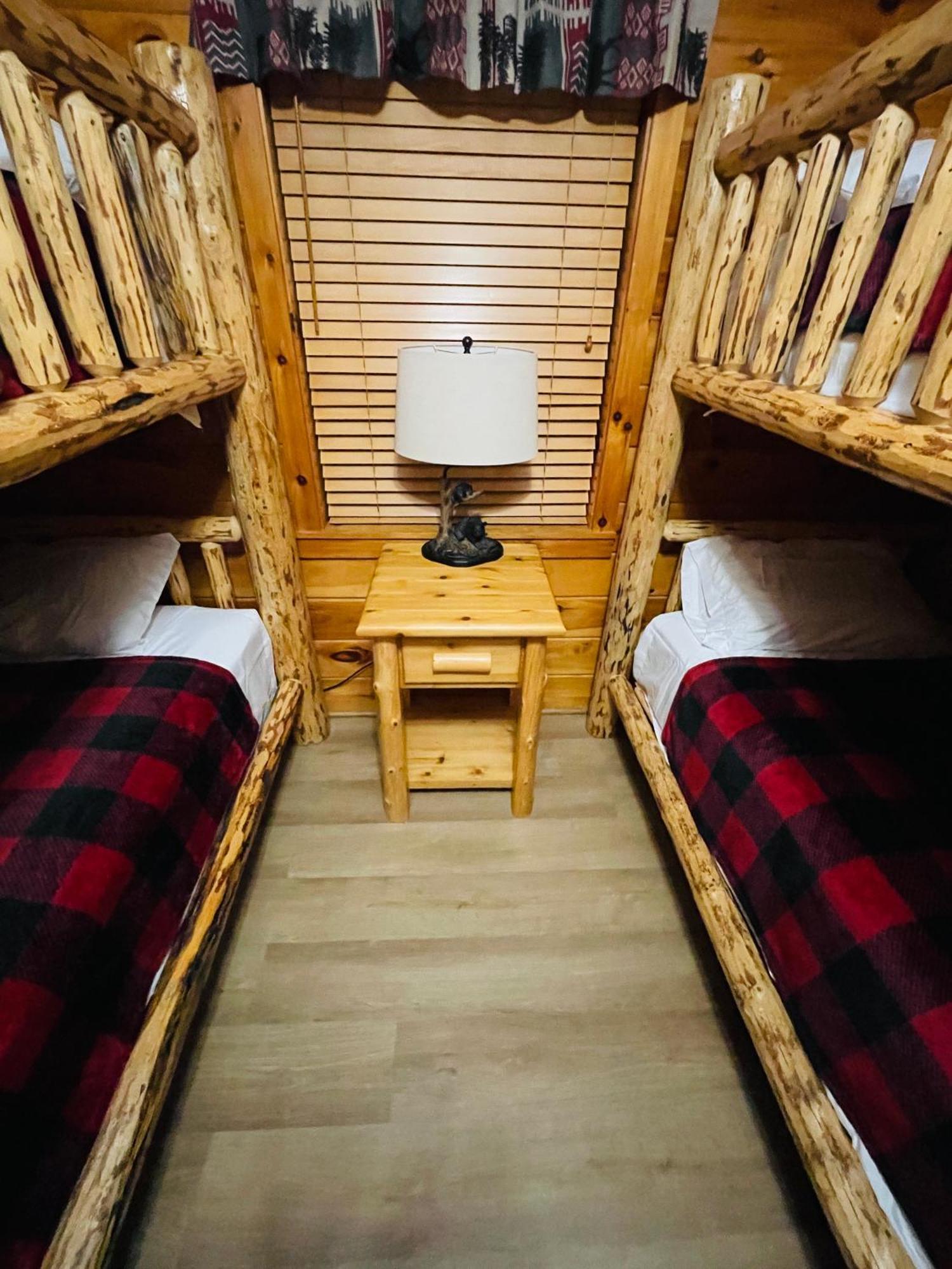 Smoky Mountain Enchanting Haven 3br2ba Holiday home Sevierville