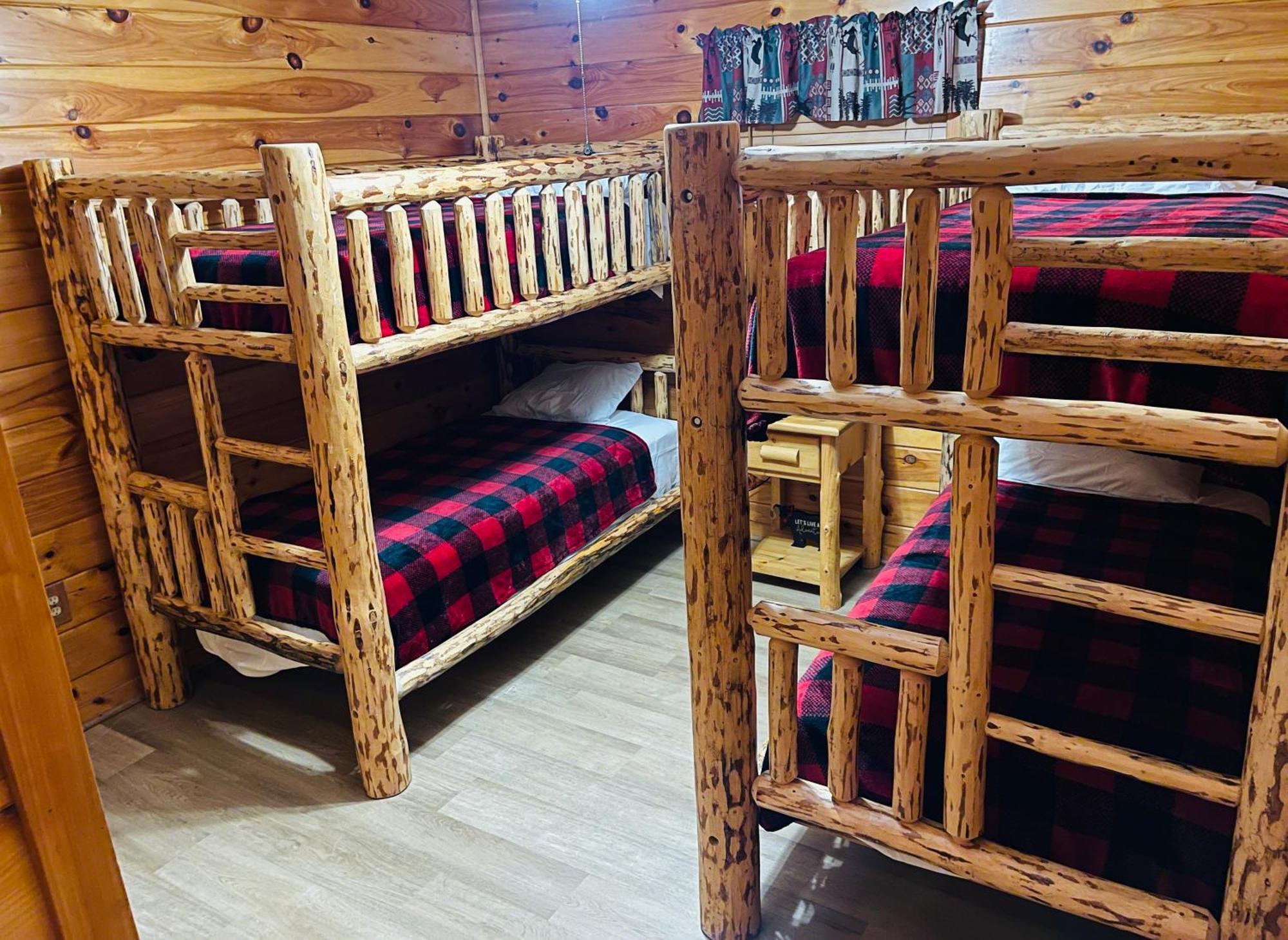Smoky Mountain Enchanting Haven 3br2ba Holiday home