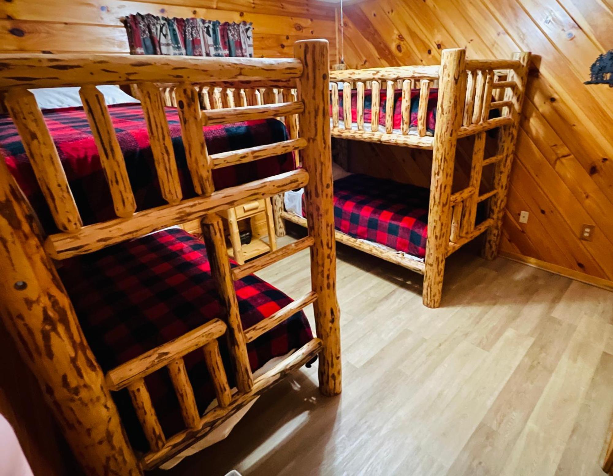 Smoky Mountain Enchanting Haven 3br2ba Holiday home *